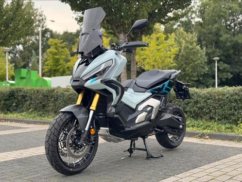 Honda x-adv 750 puco blue 2024 als nieuw 1770 km termignoni