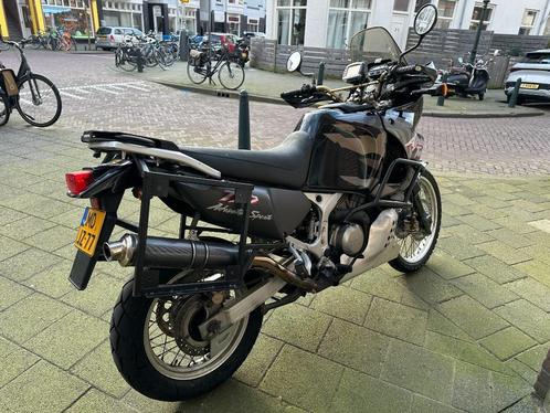 Honda XRV Africa twin 750