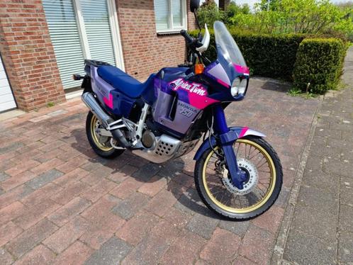 Honda XRV750 Africa Twin RD04 - TOPSTAAT