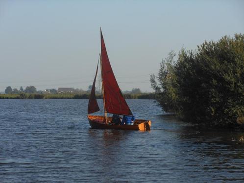 Houten boot met treiler Verkocht