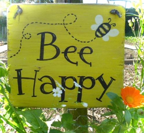 Houten geschilderd bord Bee Happy  bij  honing decortuin