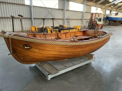 Houten overmaatse Jol  Roeiboot