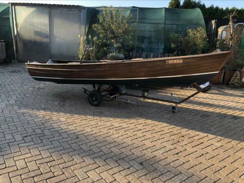 Houten roeiboot sloep polyester catamaran punter grachten