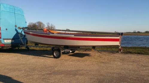 Houten SCHAKEL op boottrailer