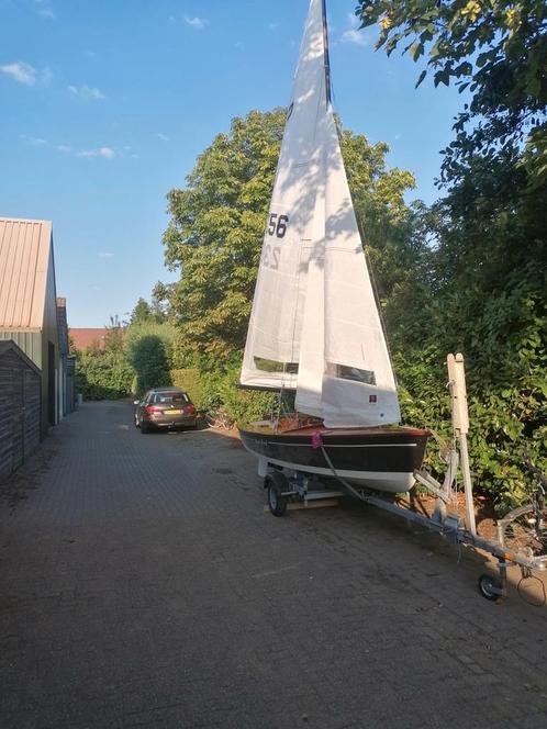 Houten schakel zeilboot