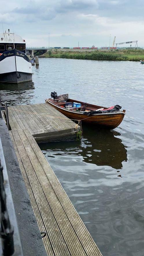 Houten sloep  boot. Ligplaats betaald in Amersfoort.