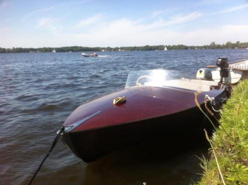 Houten speedboot