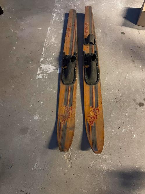 Houten water skis