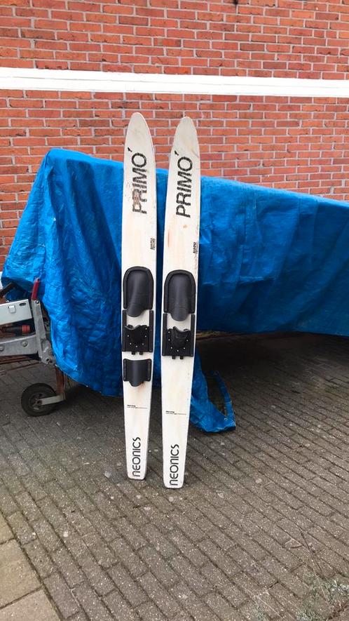 Houten water skis