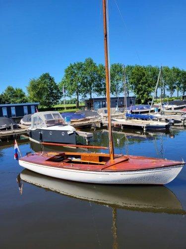 Houten zeilboot (bj 2000)