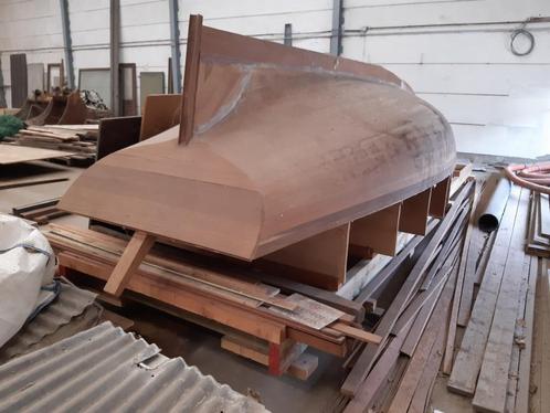 Houten zeilboot in opmaak van Paul Gartside