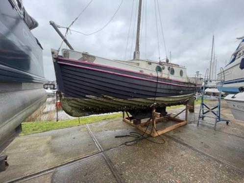 houten zeilsloep, slechte staat