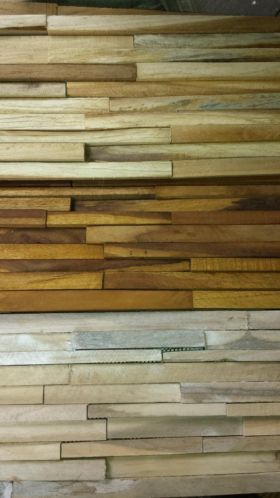 houtstrips sloophouten wandafwerking houten wand muur 