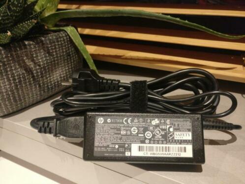 HP Adapter 65W