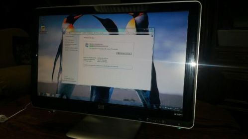 HP beeldscherm met toetsenbord en boxjes 