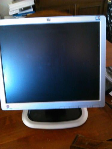 HP L 1750 flat panel monitor