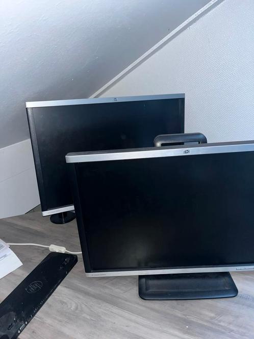 Hp monitor 27 inch met monitorarm en hp dockingstation.