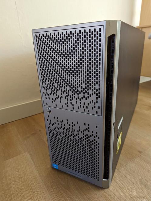 HP Proliant ML350p G8 server