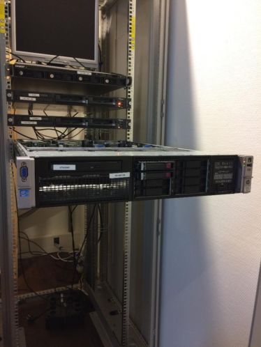 HP server DL380p G8 2x E5-265032GBDVDP420i-2GB8SFF