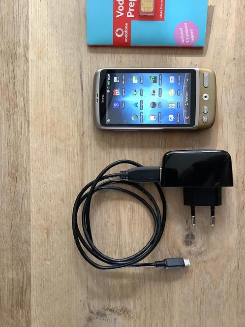 HTC Desire met HTC oplader en prepaid SIM kaart