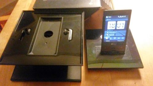 HTC Diamond Touch 2 met USB Docking station