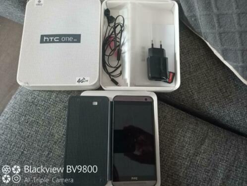HTC E9 met doos en Nederlands menu