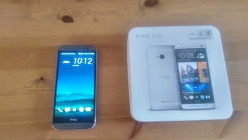 HTC m8 one 2 stuks met MET KLEINE DEFECT