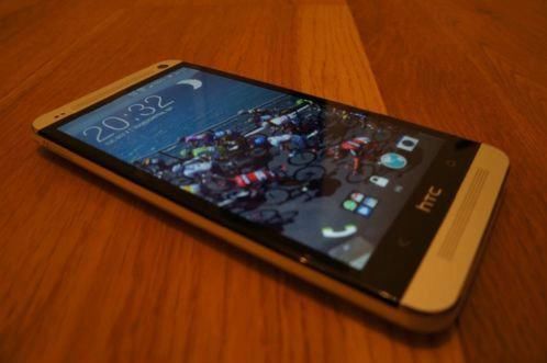 HTC One M7 4G 32GB in doos Flipcover