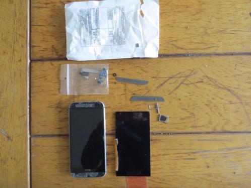 HTC One m8  defect met nieuwe scherm batterij