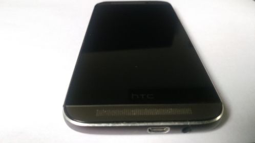 HTC One M8 Gun Metal Gray (met Dotview hoesje)