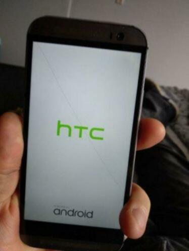 HTC one M8 gunmetal grey (met valschade)