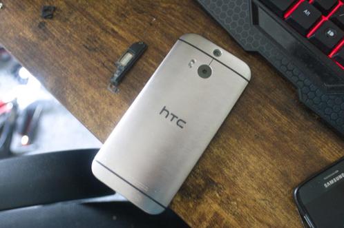 htc one m8s voor onderdelen of gewoon nieuw moderbord erin z