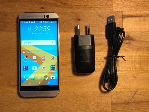 HTC One M9 32GB (inclusief 2 hoesjes)