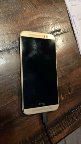 HTC One M9, gebruikt en goud kleurig.