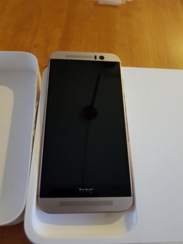 HTC One M9 Gold on Silver
