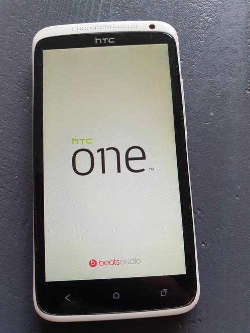 HTC one x  met beats audio , geen barsten werkt prima