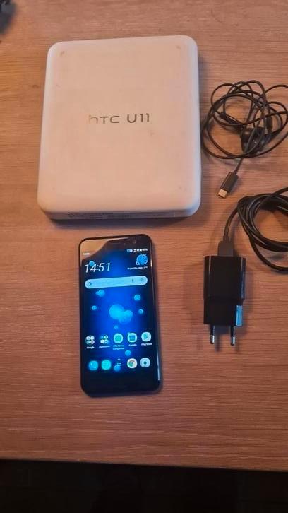 HTC U11 black  64 gb