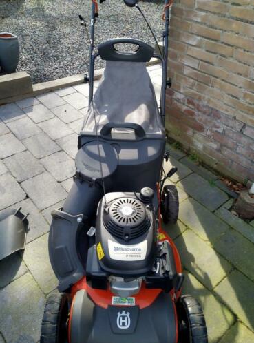 Husqvarna zeer goed onderhouden heeft zij uitworp opvang.