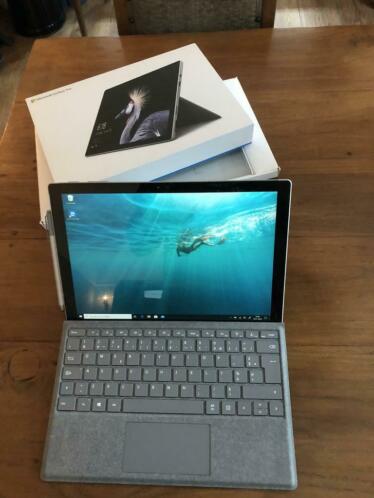 Hybride laptop  tablet Microsoft Surface pro 4