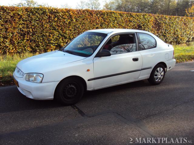 Hyundai Accent 1.3i lsaircostuurbekrelektr ramenbj 2001facelift model