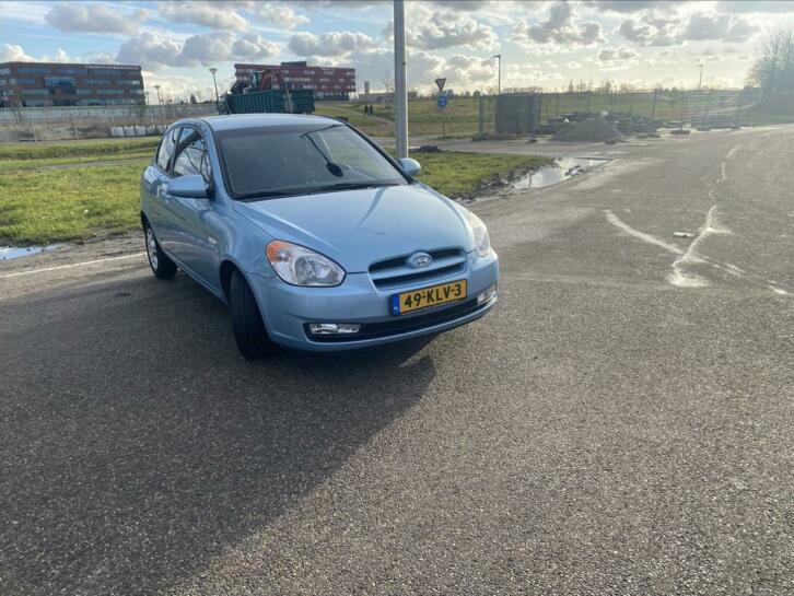 Hyundai Accent 1.4 3DRS 2010 Blauw AIRCO