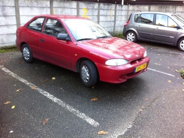 Hyundai Excel 1.3 L 1997 Rood moet zo snel mogelijk weg