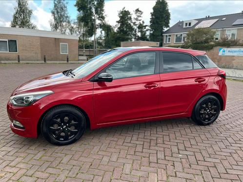 Hyundai i20 1.2 I 5-DRS 2015 Rood met sportieve wrapping