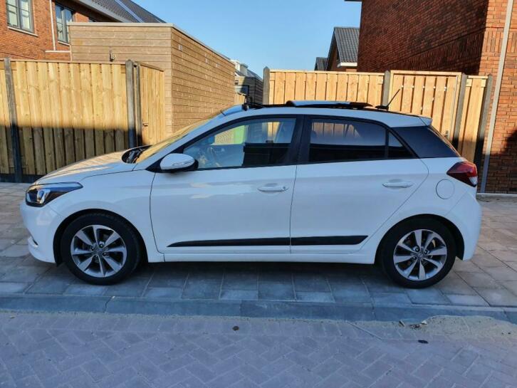 Hyundai i20 1.2i 5D 2015 Wit PANOOrigineel NL