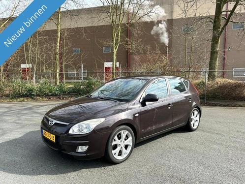 Hyundai i30 1.6i Dynamic Luxe NETTE AUTO RIJD EN SCHAKELT GO