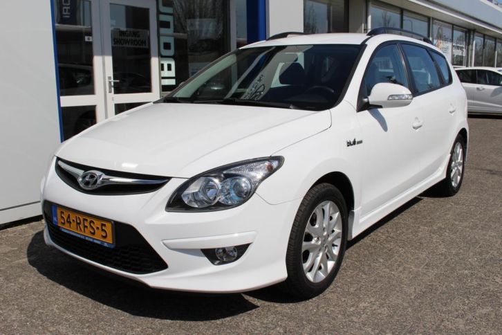 Hyundai i30CW 1.6i Business  500,- INRUILBONUS