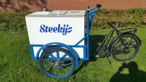 Ijsbakfiets. Met steekijs machine. Komplet