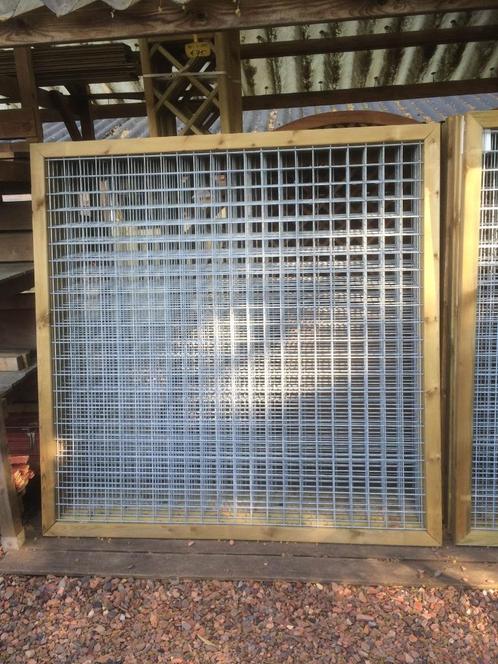 IJzer trellis met gempregneerde houten rand