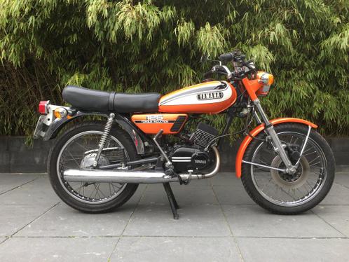 Ik was nog jong toen ik op een Yamaha RD 125 As3 sprong