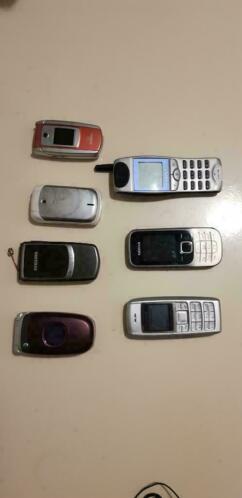 in 1 koop 7 stuks oude modellen gsm telefoons geen laders
